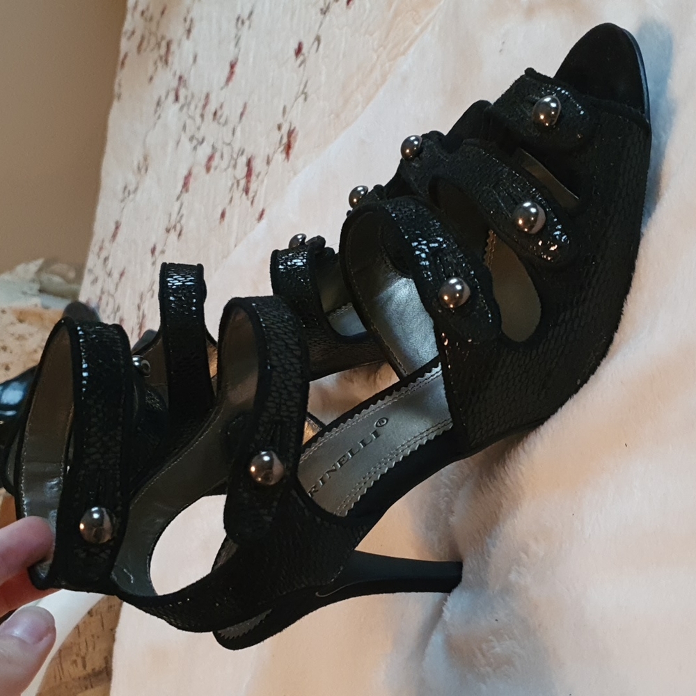 SOLD Heels *NEED GONE ASAP* - Picture 2 of 7